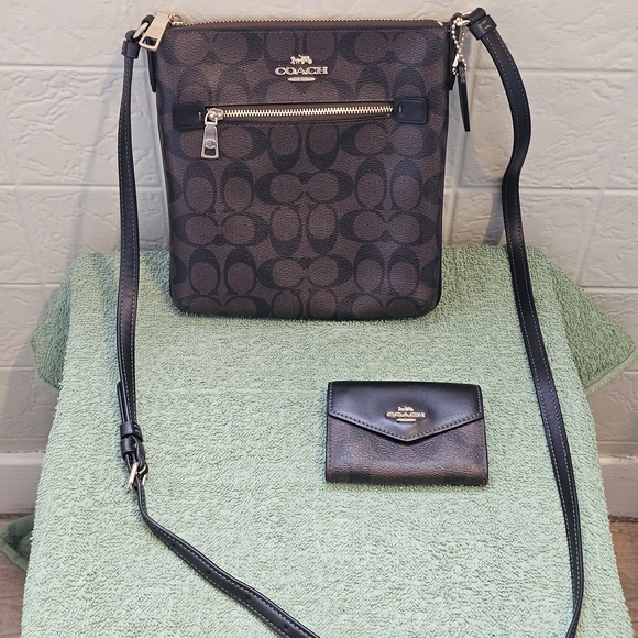 Coach Card Case In Leather & Signature Canvas - Picture 5 of 5